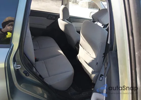 2014 Subaru Forester 2.5I Premium z USA, uszkodzony, nr VIN JF2SJAEC4EH411040